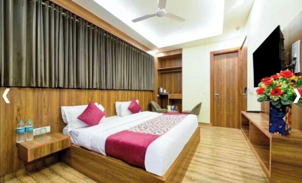 Deluxe Room, 1 Bedroom, Balcony, City View | Egyptian cotton sheets, premium bedding, memory-foam beds, desk