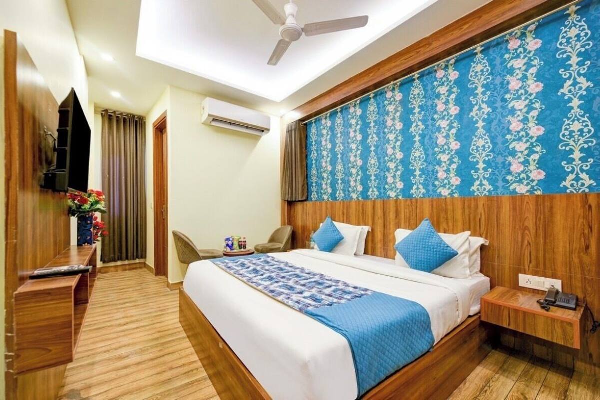 Deluxe Room, 1 Bedroom, Balcony, City View | Egyptian cotton sheets, premium bedding, memory foam beds, desk