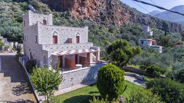 Exterior - Lithos By The Sea (East Mani)