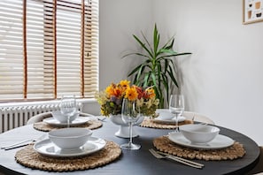 Dining - Serene House • Great Location • Driveway Parking • Spacious Garden • Self-Check-In • Fast Wifi (Maidenhead)