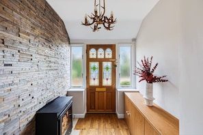 Interior - Serene House • Great Location • Driveway Parking • Spacious Garden • Self-Check-In • Fast Wifi (Maidenhead)