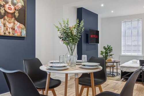 Cosy House • Free Parking • Self-Check-In • Garden • Fast WiFi • Smart TV