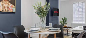 Cosy House âą Free Parking âą Self-Check-In âą Garden âą Fast WiFi âą Smart TV