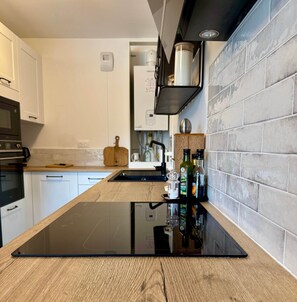 Réfrigérateur, micro-ondes, four, lave-vaisselle