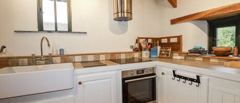 Lave-vaisselle, batterie de cuisine, vaisselle et ustensiles