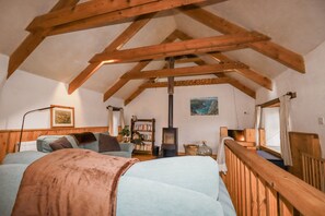 Living area - Coombe Barn (Truro)