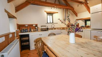 Dishwasher, cookware/dishes/utensils