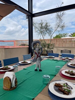 Free daily full breakfast 