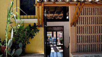 Vista frontal de la propiedad