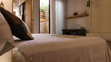 Double Room | In-room safe, free WiFi