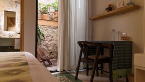 Kahden hengen huone | Tallelokero huoneessa, ilmainen Wi-Fi