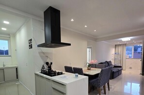 Dining - Spacious Apartment with Pool in the Center of Bombinhas (Bombinhas)