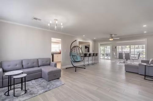 BEAUTIFUL HOME WITH OCEAN ACCESS AND POOL