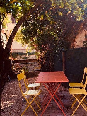 Outdoor dining - Charming palazzetto in Calci (Calci)