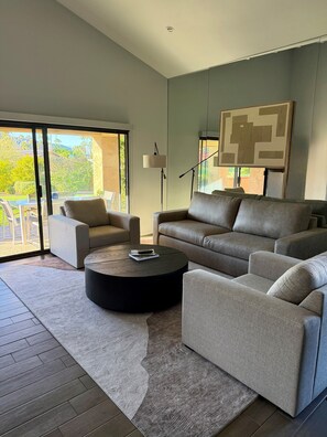 Smart TV - Modern Desert Escape in Ironwood Country Club (Palm Desert)