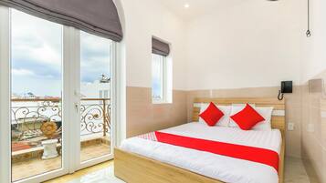 Deluxe Double Room | Desk, free WiFi, bed sheets