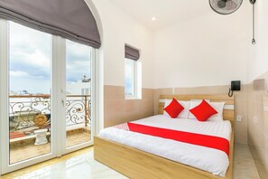 مكتب وواي فاي مجانًا وملاءات أسرّة