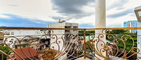 Deluxe tweepersoonskamer | Een bureau, gratis wifi, beddengoed