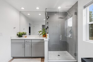 Dusche, Handtücher, Seife, Toilettenpapier