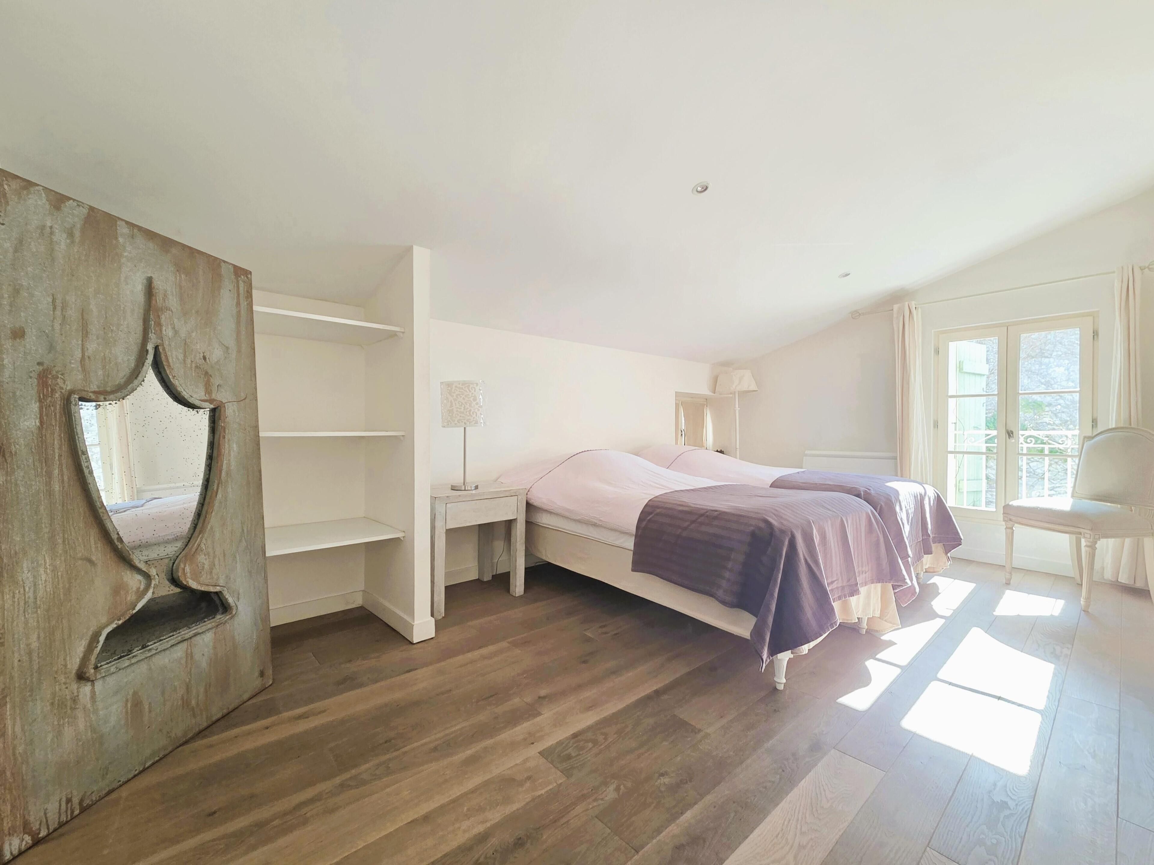 4 bedrooms, iron/ironing board, free WiFi