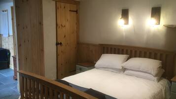 2 bedrooms, individually decorated, individually furnished, free WiFi