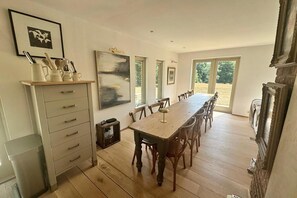 Dining - Elegant Hampshire Countryside Stay, Petersfield (Petersfield)