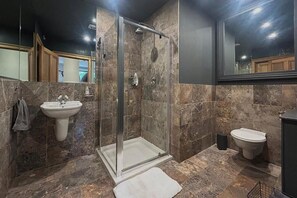 تجهيزات دش، مجففات شعر، مناشف، صابون