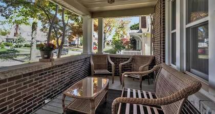 Spacious 6-Bedroom Home Near Niagara Falls & Gorge view Trail