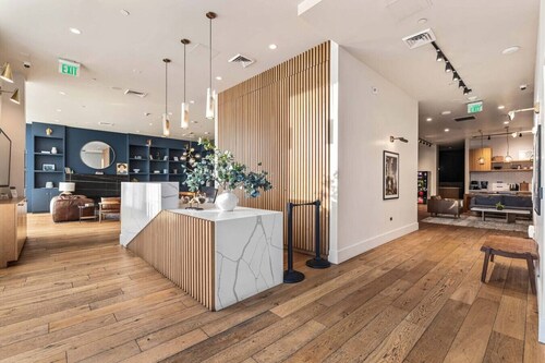 Light-Filled Home in K-Town | Parking, Gym & Views