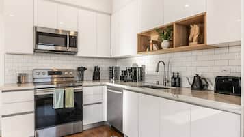 KylskÄp, mikrovÄgsugn, ugn och spishÀll