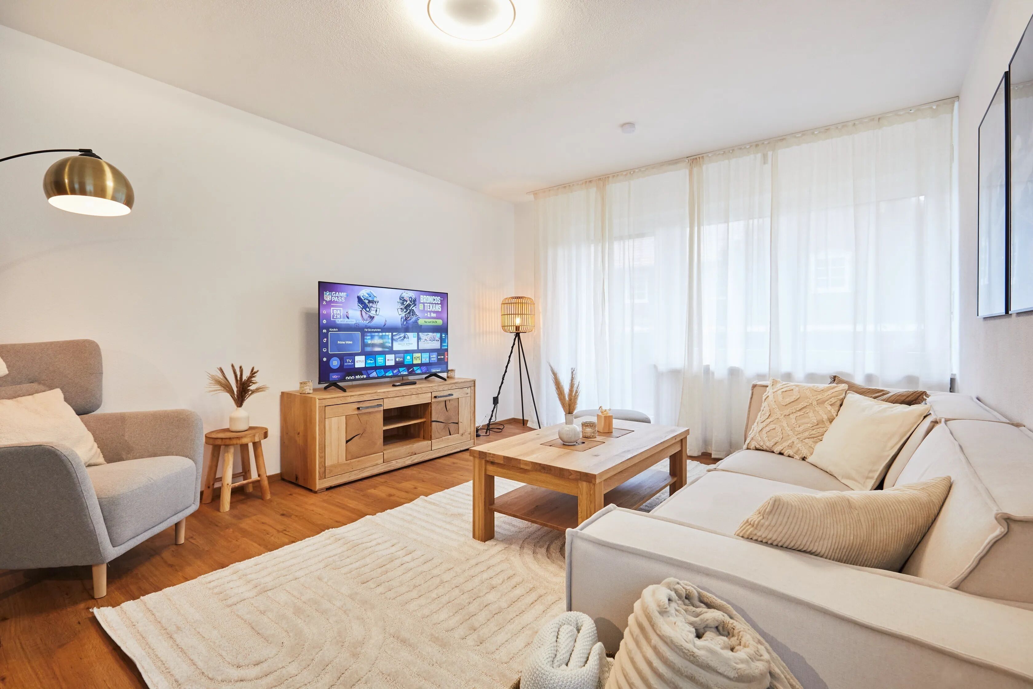 Fernseher, Tischtennisplatte