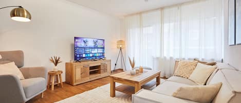 Fernseher, Tischtennisplatte