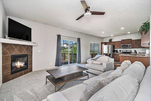 West Omaha 3-bedroom townhome in quiet suburb; Near Millard, Gretna, & Elkhorn