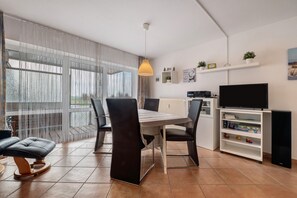 Dining - Apartment 'Haus Deichblick 2' with Balcony and Wi-Fi (Wangerland)