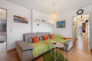 TV - Apartment 'Haus Deichblick 2' with Balcony and Wi-Fi (Wangerland)