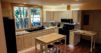 Candler Cottage: Close 2 Everything "Asheville"