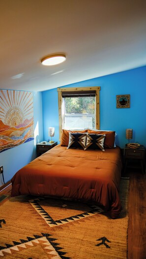 2 bedrooms, WiFi, bed sheets - Candler Cottage: Close 2 Everything "Asheville" (Candler)