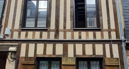 Quiet house in the center of Honfleur