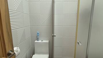 Hårtørrer, håndklæder, Sæbe, Toiletpapir