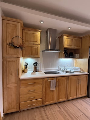 Private kitchen - Cute Private Studio in Antigua Heart. A/C WIFI Direct Street Access & Priv Bath (Antigua Guatemala)