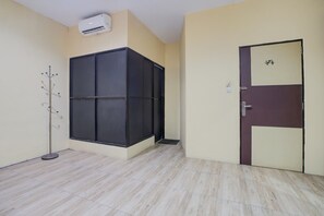 Deluxe Double Room | Premium bedding, free WiFi, bed sheets - Collection O near Fanindo formerly Sena Inn (Batam)