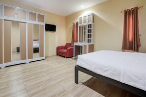 Premium bedding, free WiFi, bed sheets - Collection O near Fanindo formerly Sena Inn (Batam)