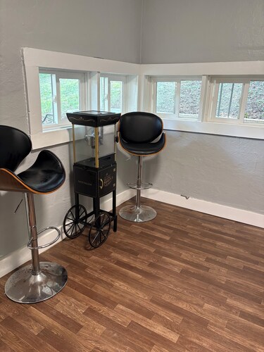 Delightful 2-bedroom house with AC in Maryville.