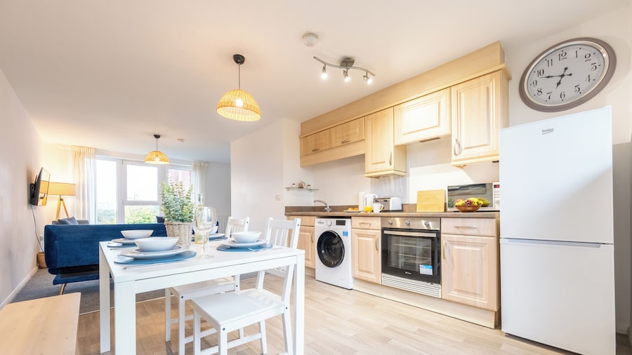 Modern 2BR Apartment with Water Views