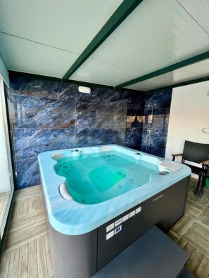 Interior - Luxury Gozo Penthouse w/ Indoor Jacuzzi, Terraces, Panoramic Views & BBQs (Ix-Xagħra)
