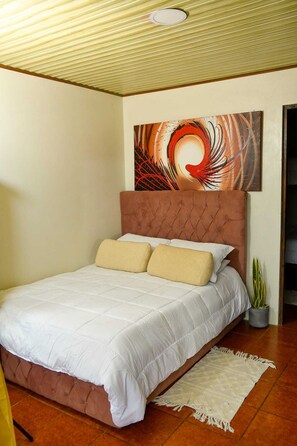 4 habitaciones, tabla de planchar con plancha, cuna de viaje y wifi