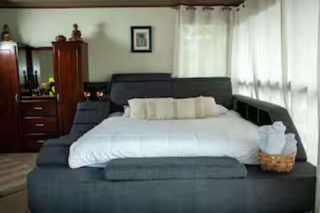 4 bedrooms, WiFi, bed sheets