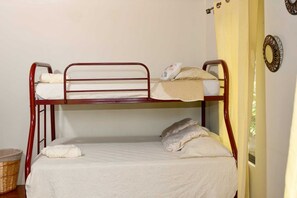 4 Schlafzimmer, Bügeleisen/Bügelbrett, Reisekinderbett, WLAN