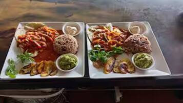 Comida y bebida