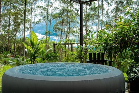 Outdoor spa tub. Welcome to Your Tropical Paradise in Pérez Zeledón!